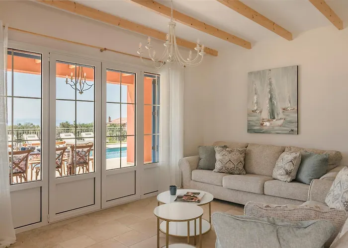 Annino In Village With Private Pool!