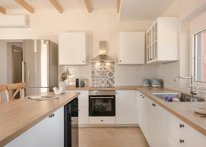 Annino In Village With Private Pool!