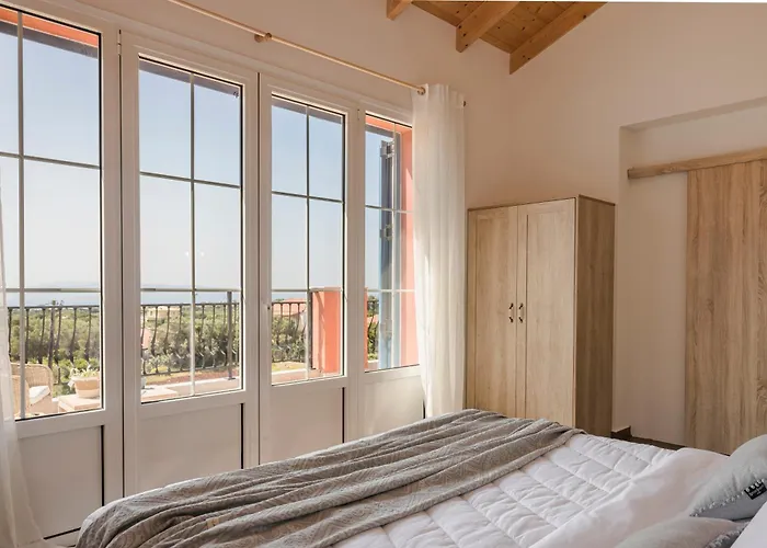 Annino In Village With Private Pool!