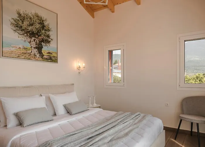 Annino In Village With Private Pool! * Karavádhos