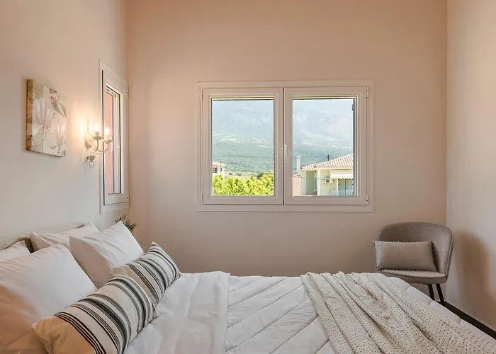 Annino In Village With Private Pool!