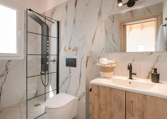 Annino In Village With Private Pool!