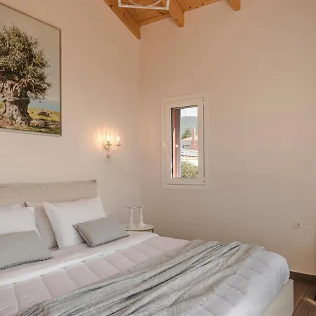 Annino In Village With Private Pool! * Karavádhos